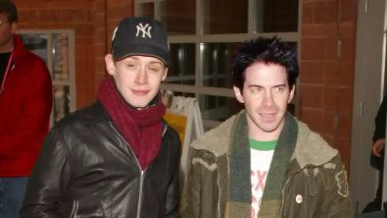 Seth Green and Macaulay Culkin's friendship is visible as they frequently support each other. netflixdeed.com