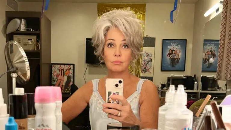 Plastic Surgery Might Be Annie Potts’ Secret to Glow at 71 netflixdeed.com