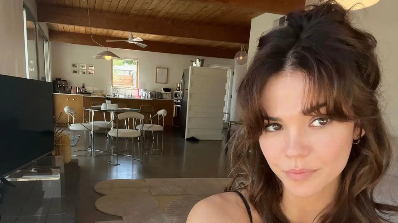 Maia Mitchell has never revealed anything about her scar. netflixdeed.com