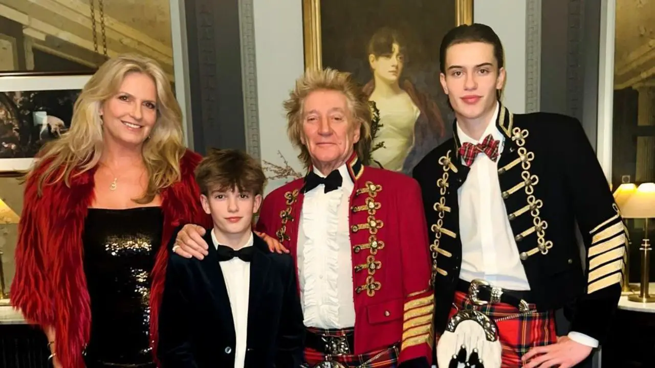 Rod Stewart along with his wife, Penny Lancaster, and their two boys. netflixdeed.com 