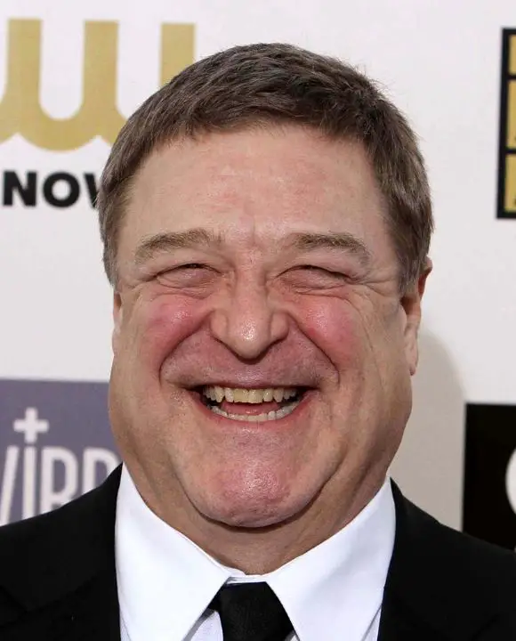 Reddit users say John Goodman's new teeth are because of dentures. netflixdeed.com