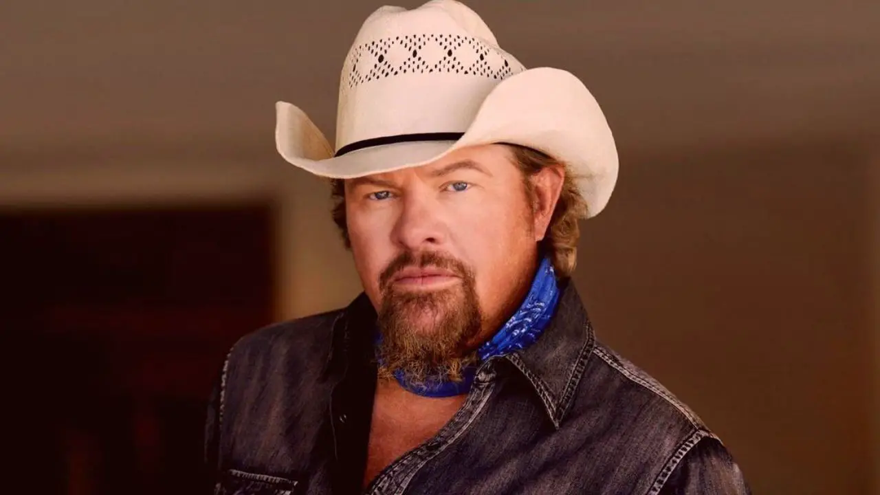 Toby Keith was married to his wife, Tricia Lucas. netflixdeed.com
