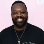 The Lincoln Lawyer: Kadeem Hardison’s Role as Detective Kinder in the Netflix Show!