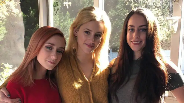 Does Lili Reinhart Have a Sister? Does the Look Both Ways Cast Have a Twin? Who Is Chloe & Tess? Does She Have a Brother?