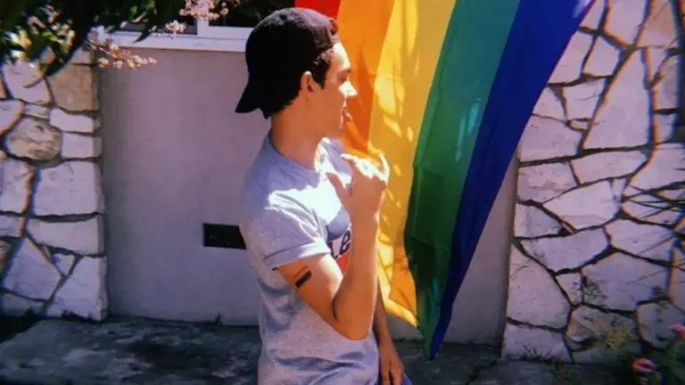 Is Tyler Alvarez Gay in Real Life? Reddit Users Wonder About the Never Have I Ever Cast’s Sexuality; Find Him on Instagram & Twitter!