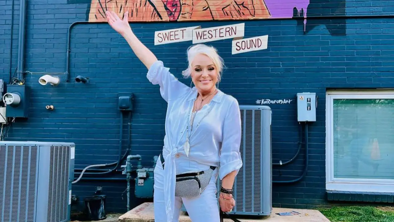 Tanya Tucker is often spotted supporting the LGBTQ+ community. netflixdeed.com