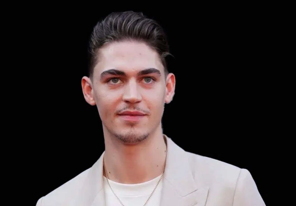Hero Fiennes Tiffin's girlfriend remains a mystery in 2024. netflixdeed.com