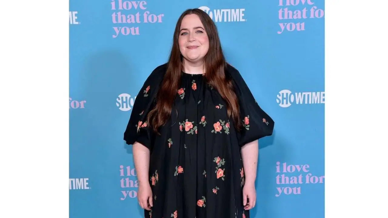 Aidy Bryant's latest appearance after weight loss. netflixdeed.com